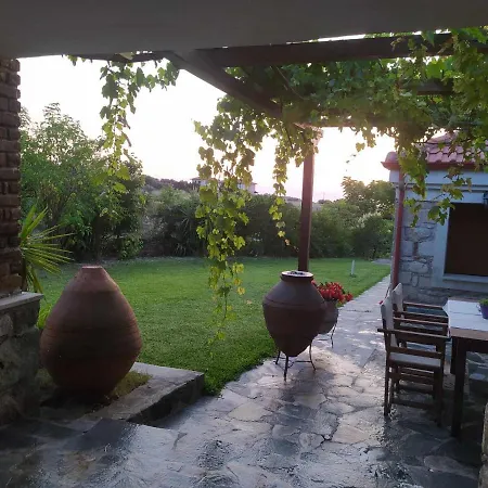 Garden House Kristi Poszídi